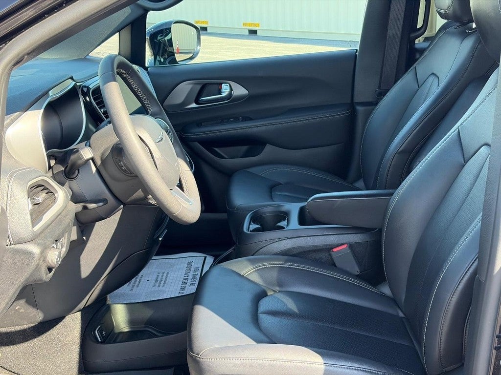 2025 Chrysler Pacifica Select FWD