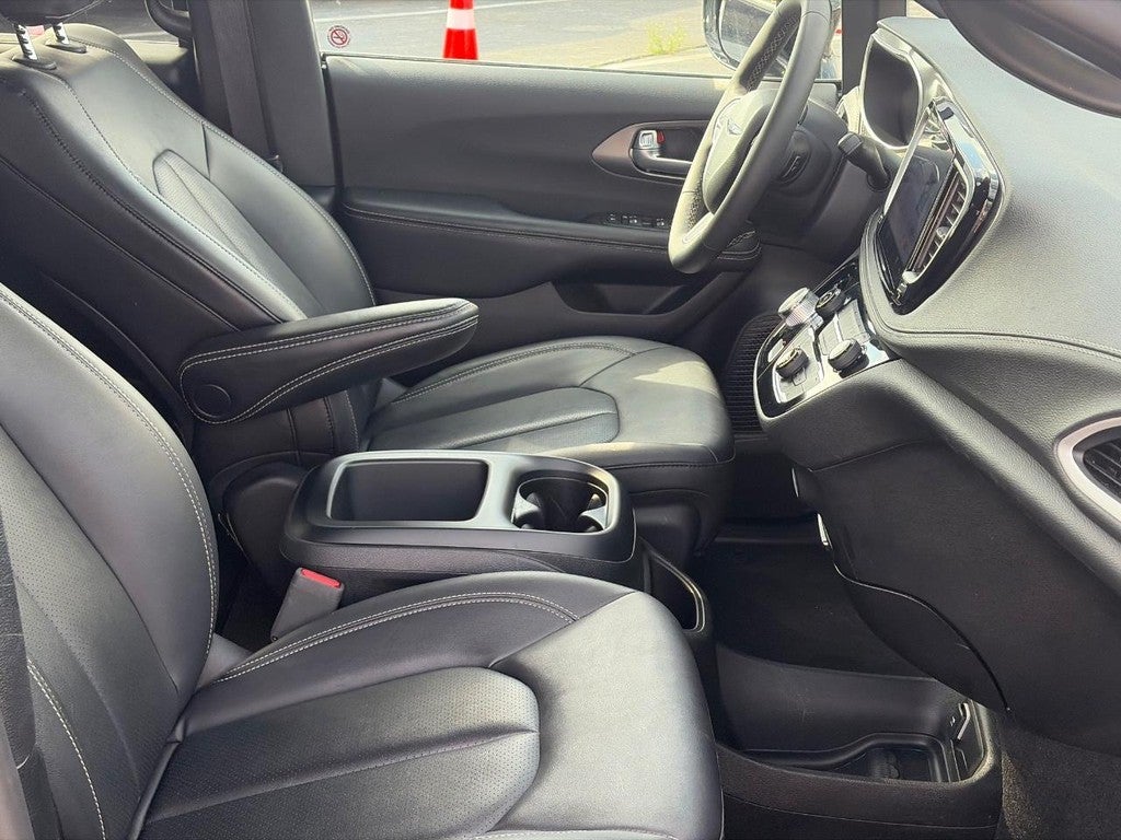 2025 Chrysler Pacifica Select FWD