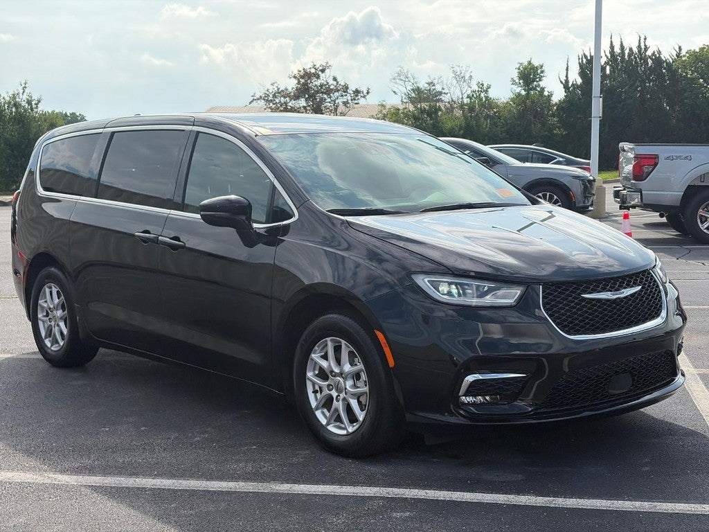 2025 Chrysler Pacifica Select FWD