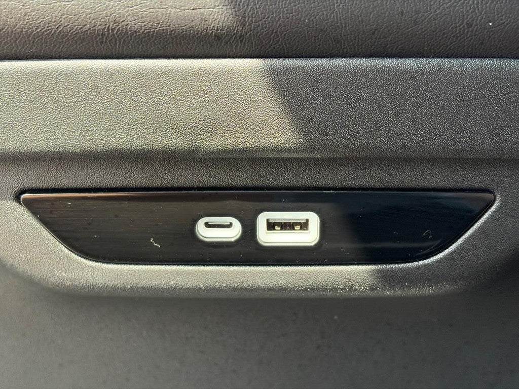 2025 Chrysler Pacifica Limited FWD