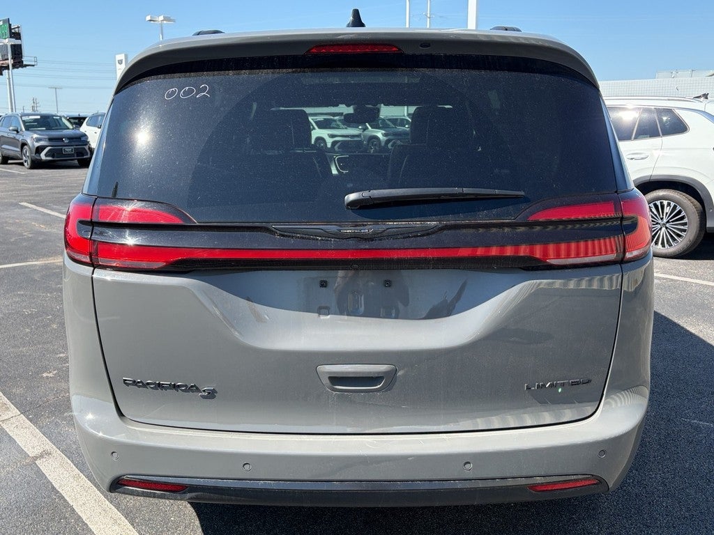 2025 Chrysler Pacifica Limited FWD