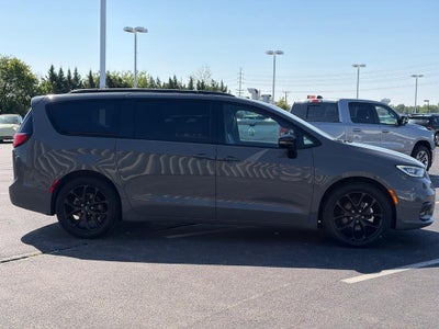 2025 Chrysler Pacifica Limited FWD