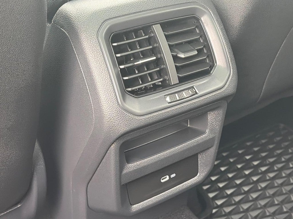 2025 Volkswagen Taos SEL 4MOTION