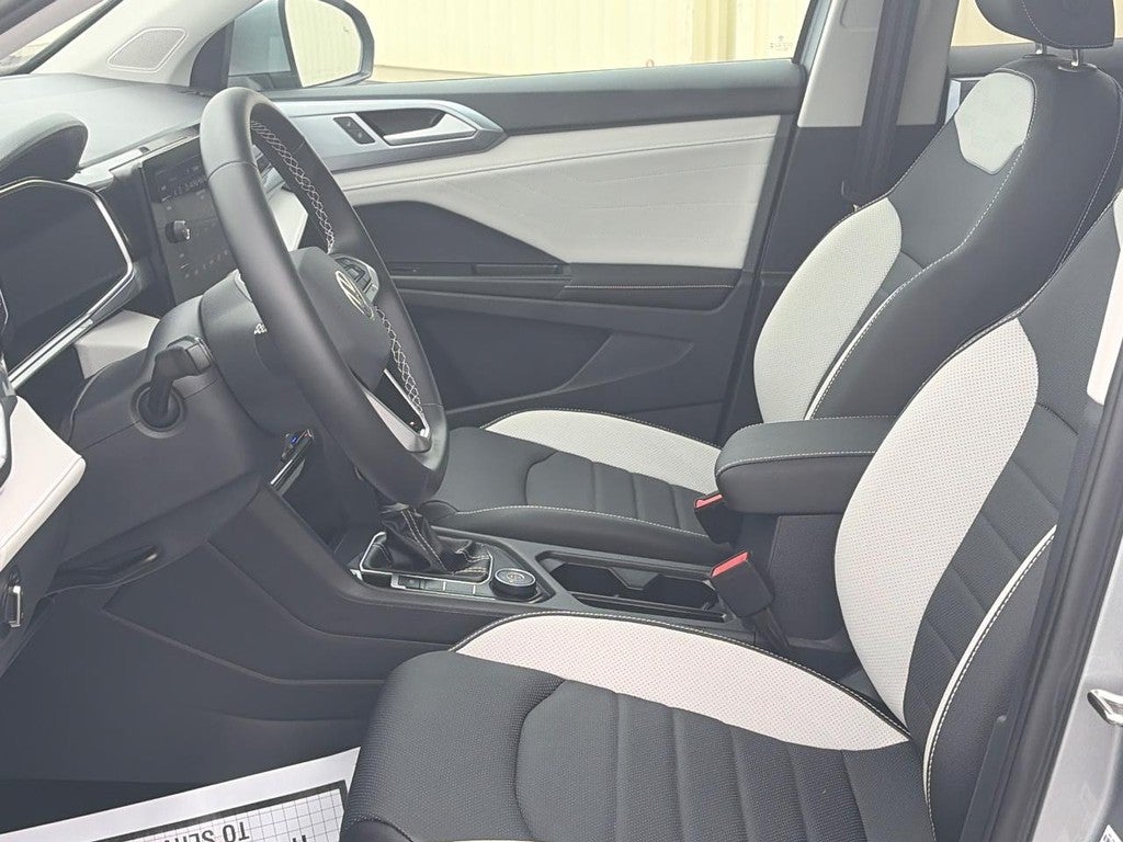 2025 Volkswagen Taos SEL 4MOTION