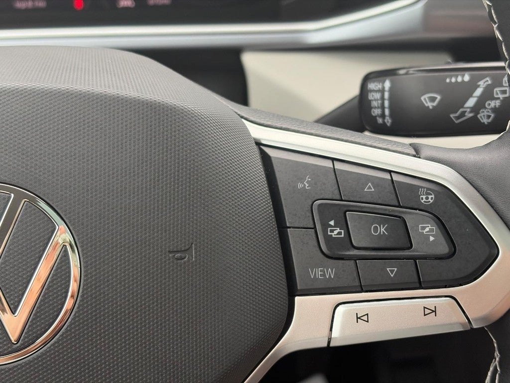 2025 Volkswagen Taos SEL 4MOTION