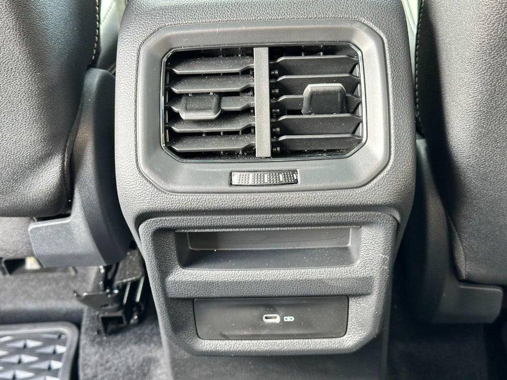 2025 Volkswagen Taos SEL 4MOTION