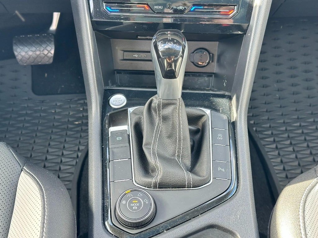 2025 Volkswagen Taos SEL 4MOTION