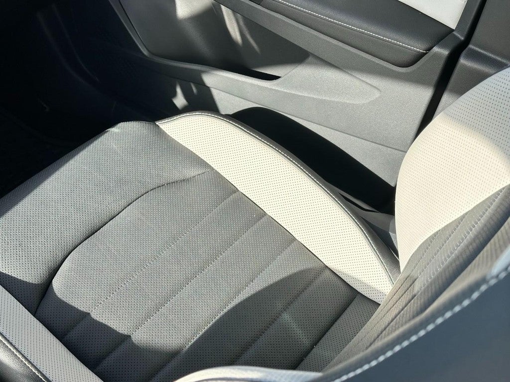 2025 Volkswagen Taos SEL 4MOTION