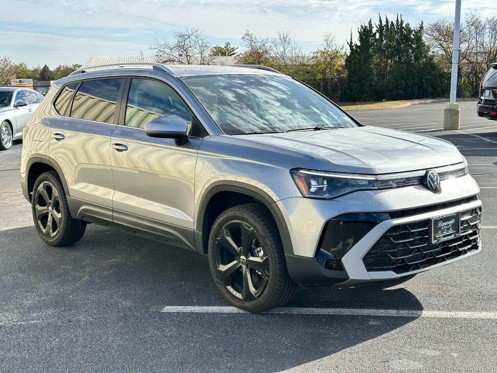 2025 Volkswagen Taos SEL 4MOTION