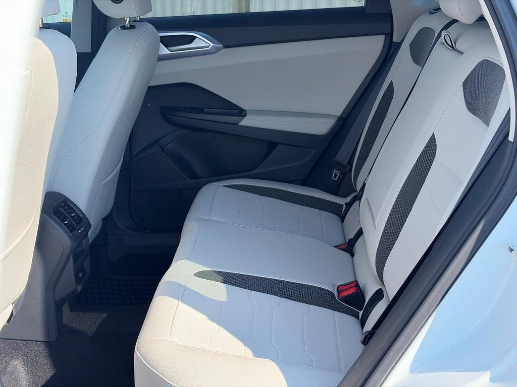 2025 Volkswagen Taos SE FWD