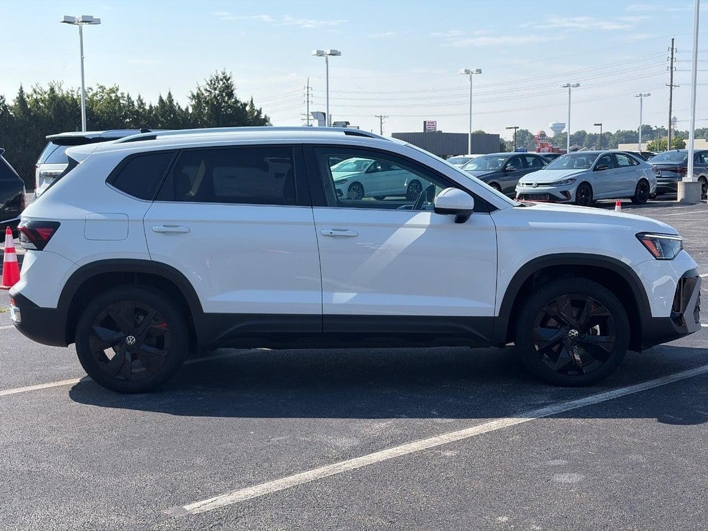 2025 Volkswagen Taos SE FWD
