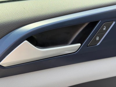 2023 Volkswagen Taos SE FWD