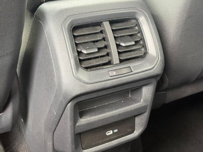 2025 Volkswagen Taos SE 4MOTION