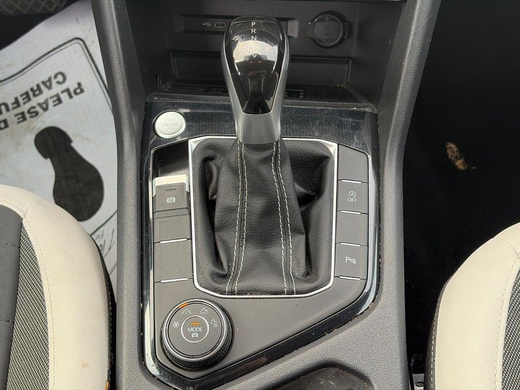 2025 Volkswagen Taos SE 4MOTION