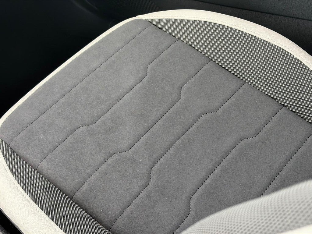 2025 Volkswagen Taos SE 4MOTION