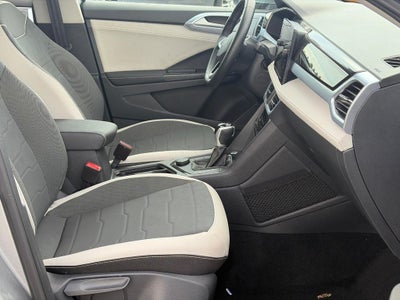 2025 Volkswagen Taos SE 4MOTION