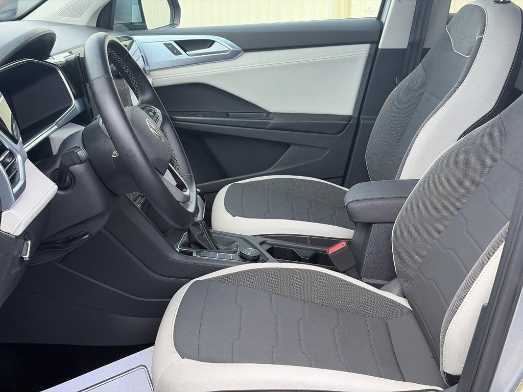 2025 Volkswagen Taos SE 4MOTION