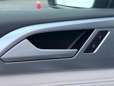 2025 Volkswagen Taos SE 4MOTION