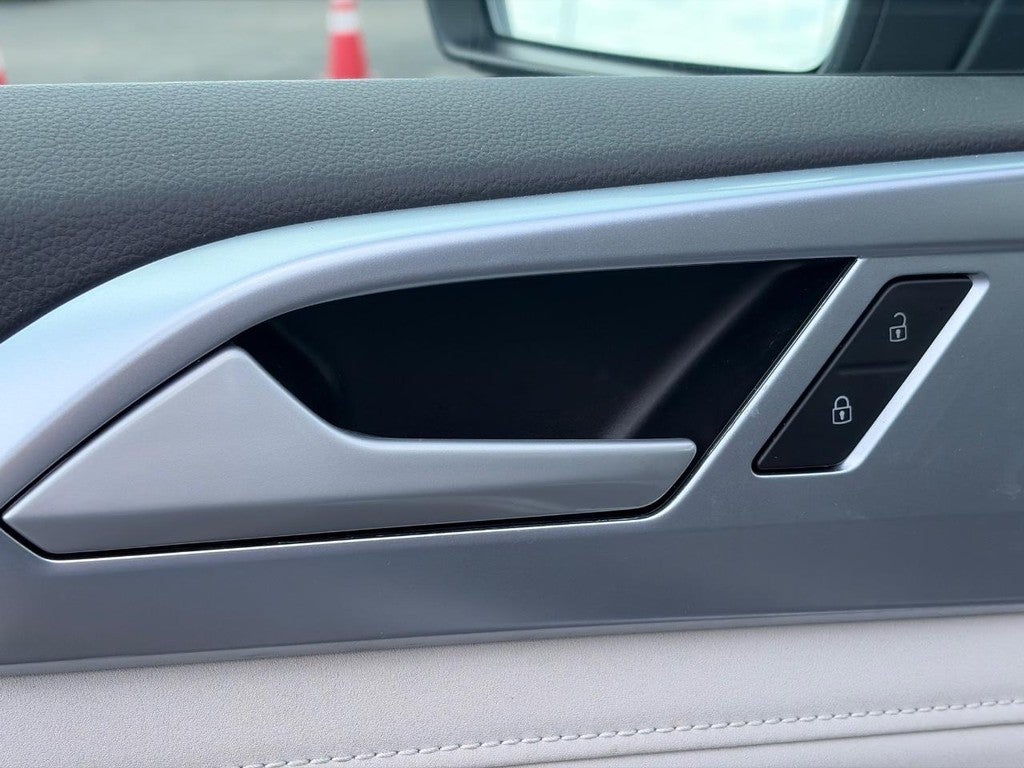 2025 Volkswagen Taos SE 4MOTION