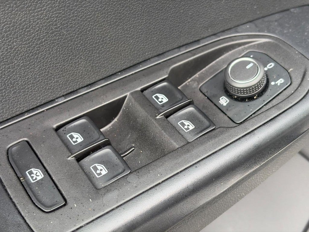 2025 Volkswagen Taos SE 4MOTION