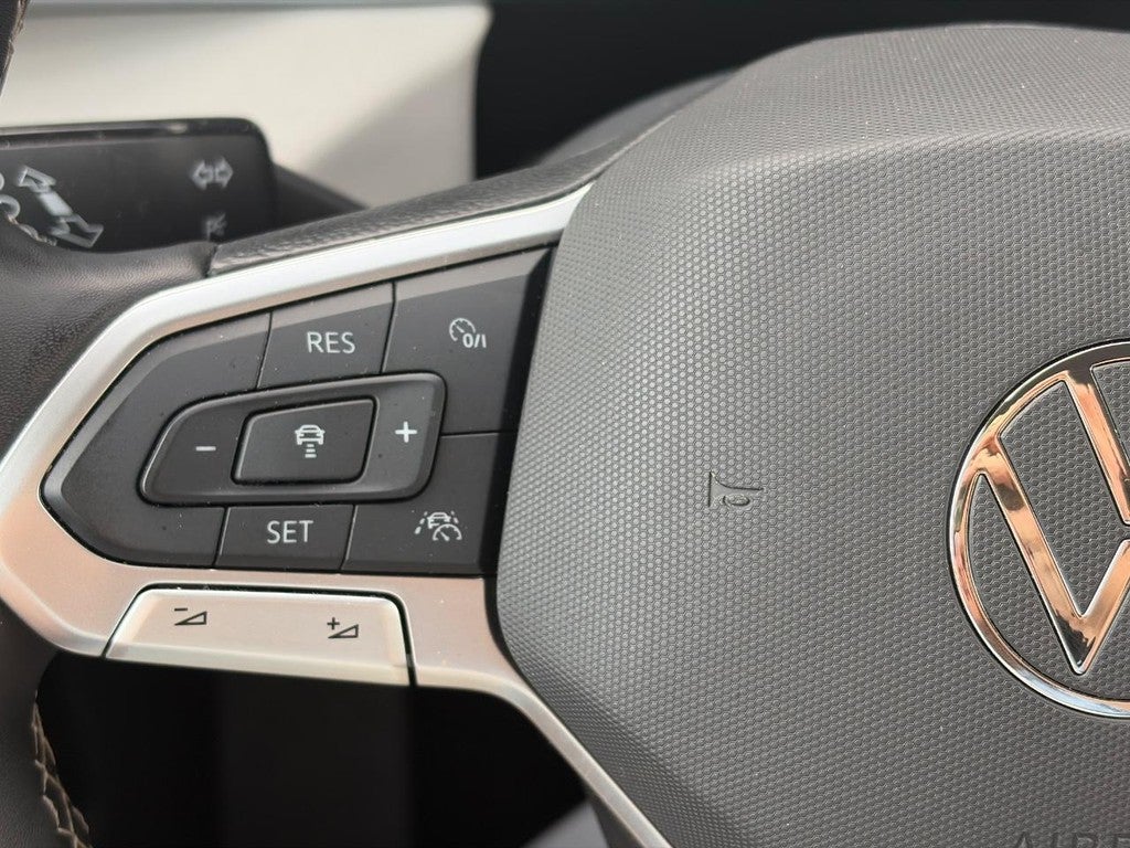 2025 Volkswagen Taos SE 4MOTION
