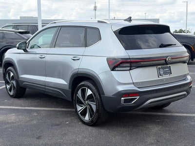 2025 Volkswagen Taos SE 4MOTION