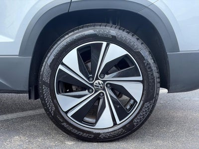2025 Volkswagen Taos SE 4MOTION