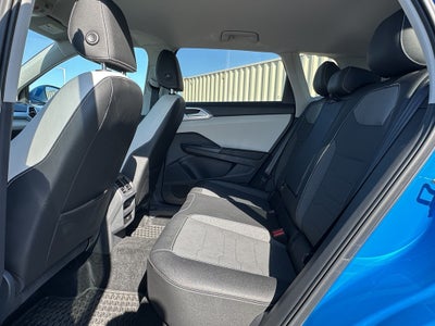 2025 Volkswagen Taos SE 4MOTION