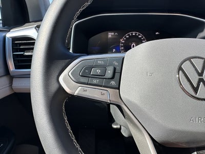 2025 Volkswagen Taos SE 4MOTION