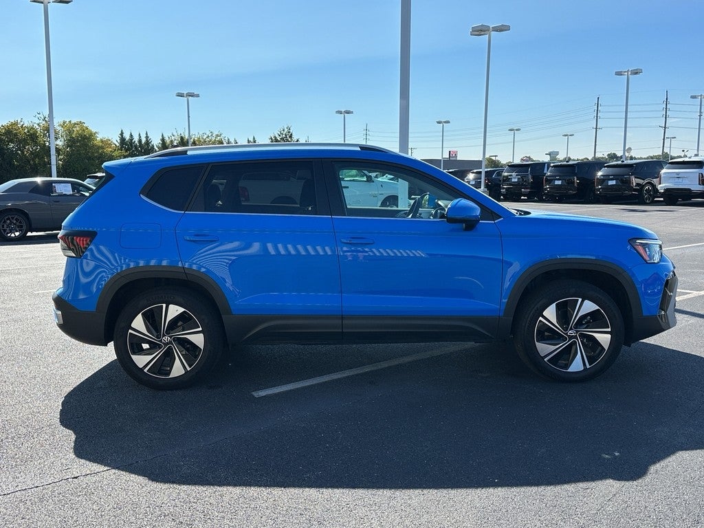 2025 Volkswagen Taos SE 4MOTION