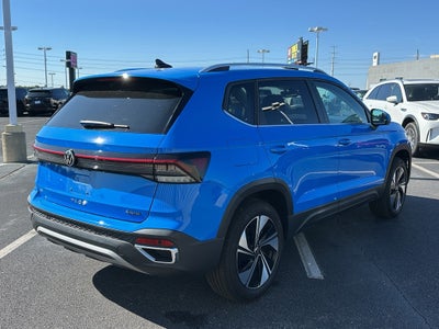 2025 Volkswagen Taos SE 4MOTION