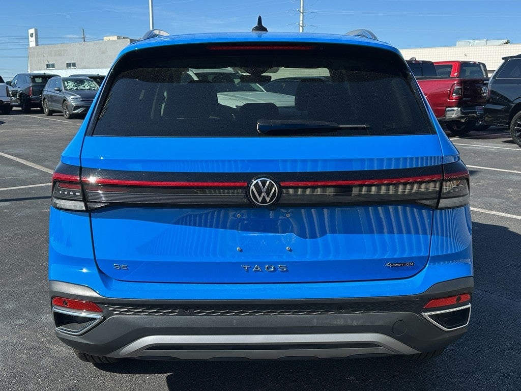 2025 Volkswagen Taos SE 4MOTION