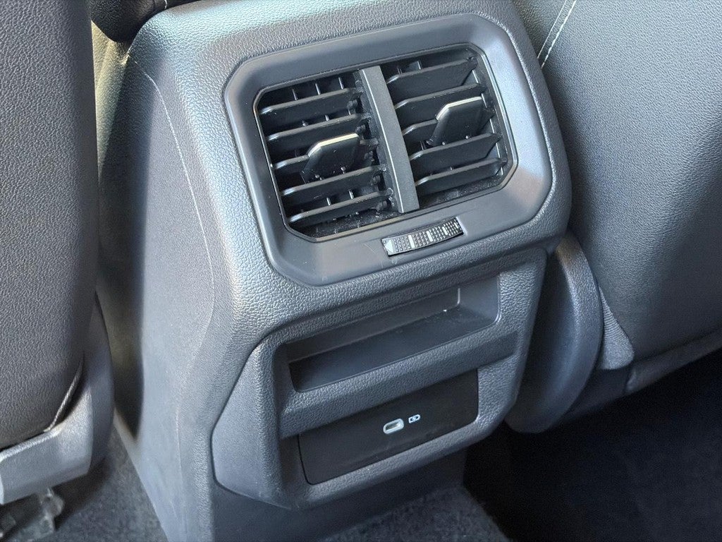 2024 Volkswagen Taos SE 4MOTION
