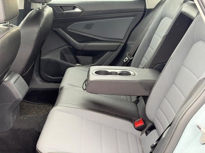 2025 Volkswagen Jetta SE Auto