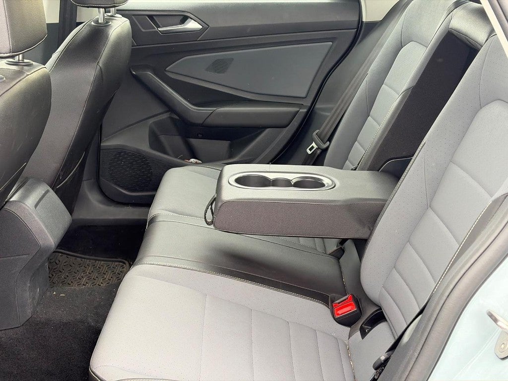 2025 Volkswagen Jetta SE Auto
