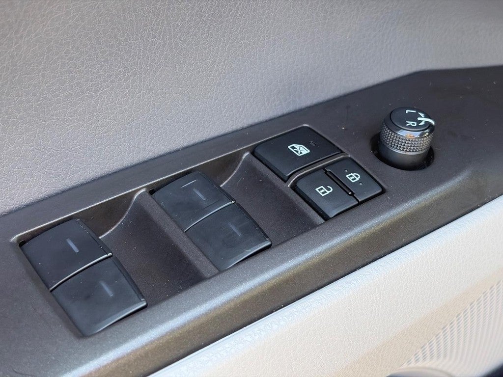 2023 Toyota Camry LE Auto (Natl)