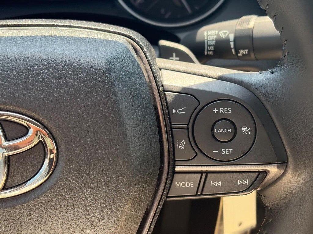 2023 Toyota Camry SE Auto (Natl)