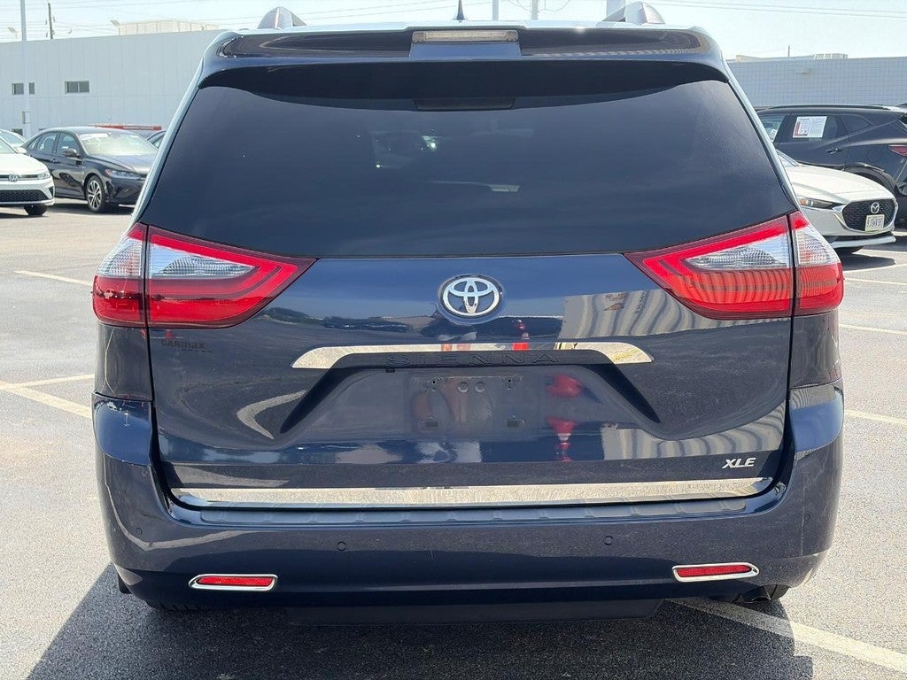 2020 Toyota Sienna XLE Premium FWD 8-Passenger