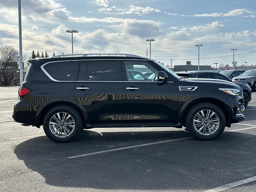 2023 INFINITI QX80 LUXE AWD