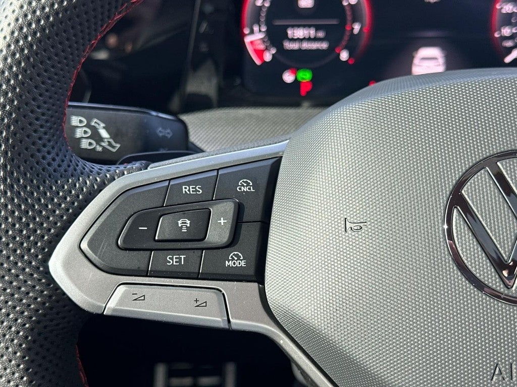 2025 Volkswagen Golf GTI 2.0T SE DSG