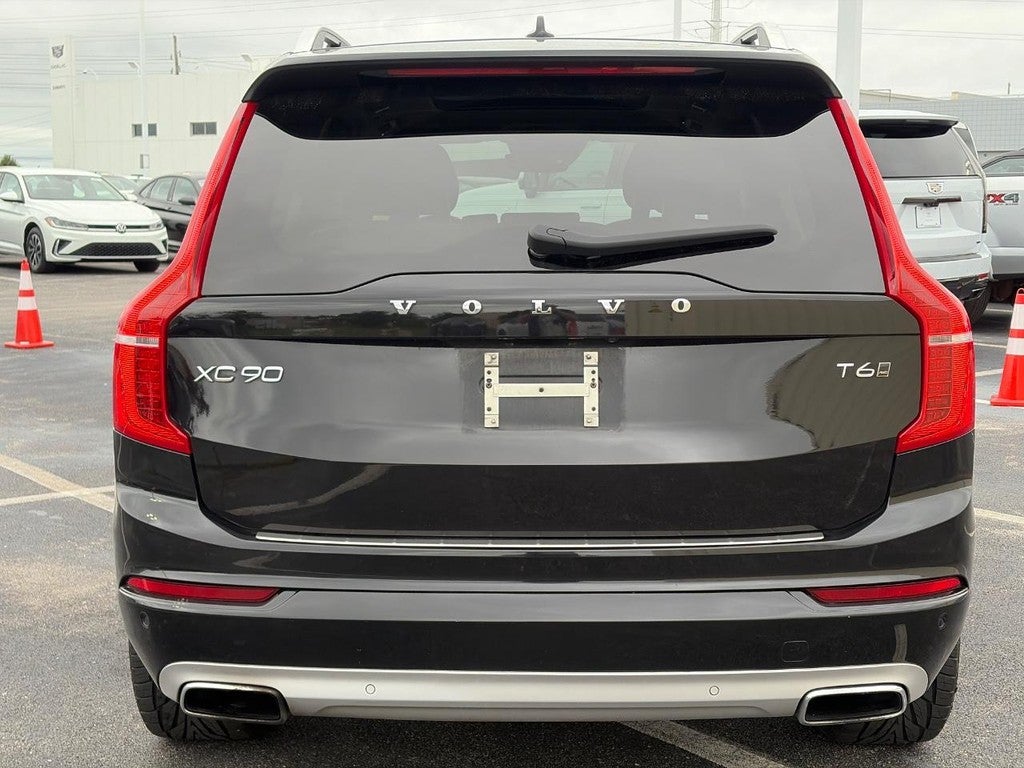 2016 Volvo XC90 T6 Momentum