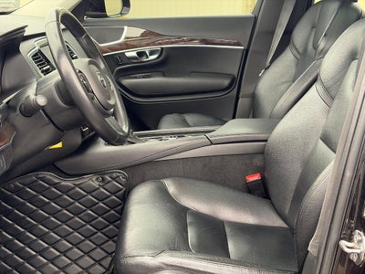 2016 Volvo XC90 T6 Momentum