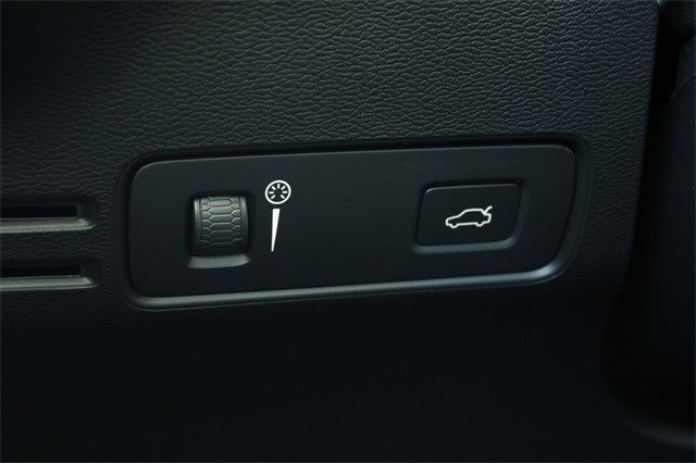 2021 Volvo XC40 Recharge P8 eAWD Pure Electric